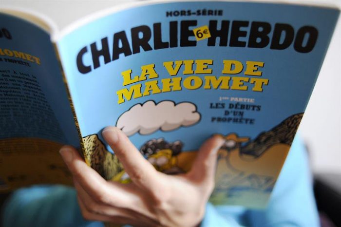 Impacto en Francia: 12 muertos deja ataque armado a periódico satírico francés que se burló de Mahoma