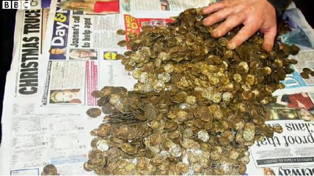 «Cazatesoros» aficionados encuentran más de 5.000 monedas del siglo XI