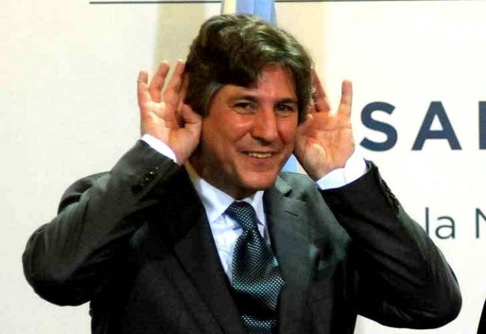 Confirman procesamiento de vicepresidente argentino por caso de corrupción