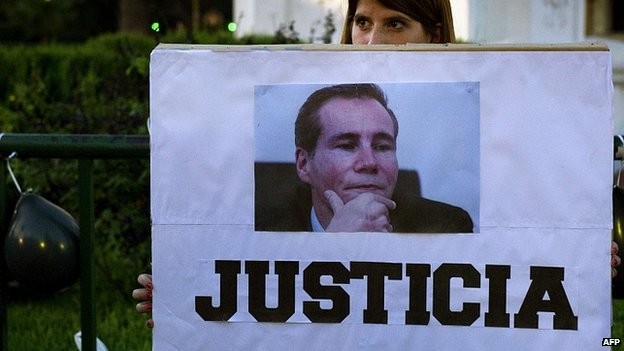 Hallan ADN que no corresponde a Nisman en su casa y buscan identificarlo