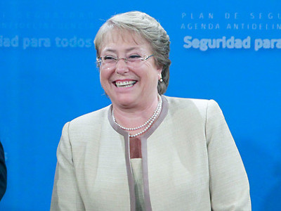 Bachelet al alza y la derecha en el suelo