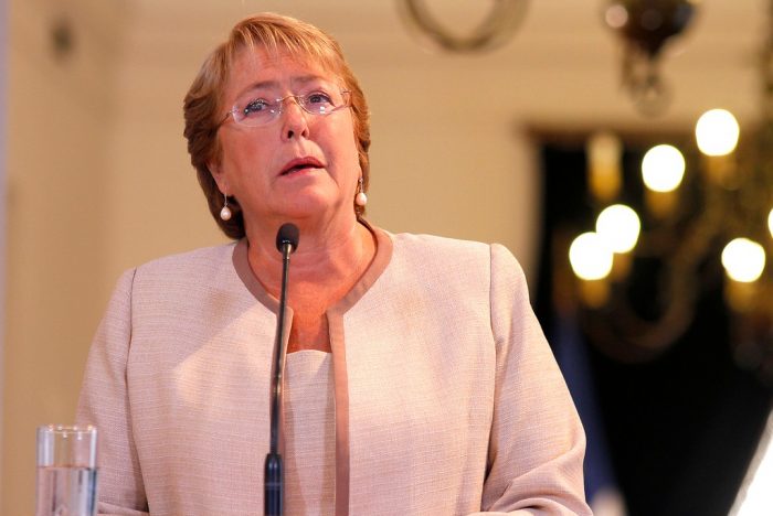Bachelet intenta cerrar tema Dávalos y dice que se enteró del negocio de su hijo y nuera estando en Caburgua