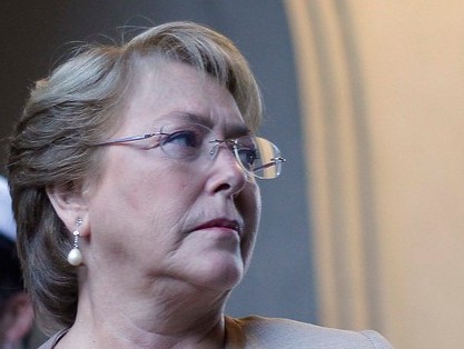 Bachelet hace velada crítica a Piñera en sobria conmemoración del quinto aniversario del 27-F