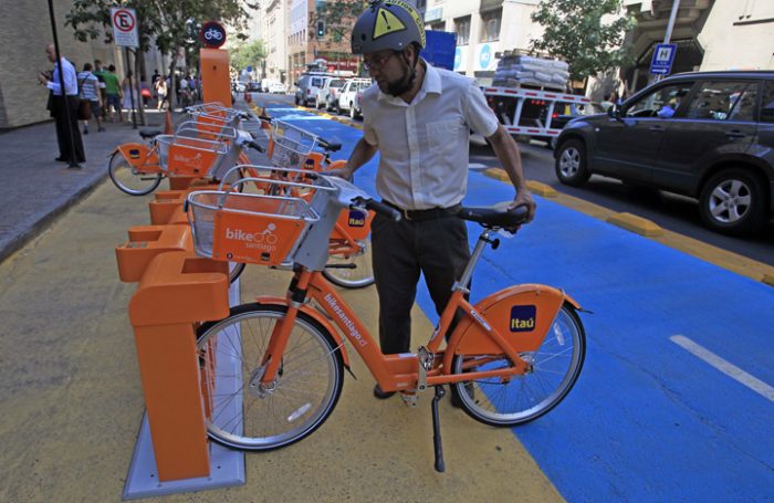 Presentan red de bicicletas públicas que unirá 14 comunas de Santiago
