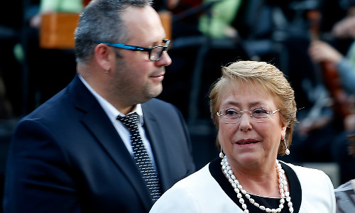 La compleja permanencia de Dávalos en La Moneda y el dilema de la Presidenta Bachelet