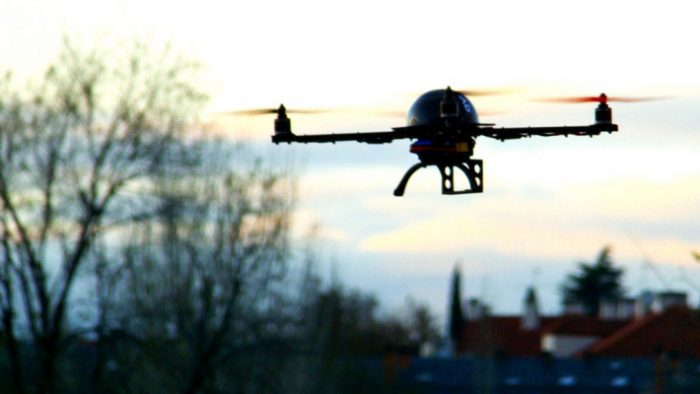 Al menos cinco drones sobrevolaron de madrugada puntos estratégicos de París