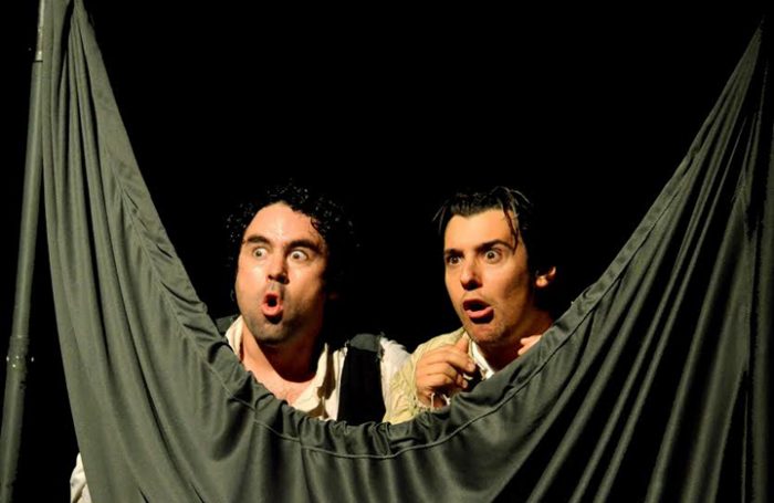 Dúo argentino relata conquista de Latinoamérica a través de humor delirante