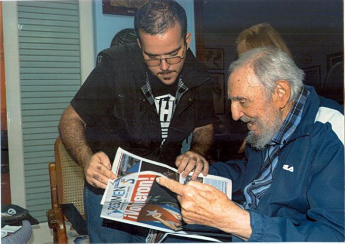 Fidel Castro reaparece en fotos tomadas en enero durante reunión con líder estudiantil