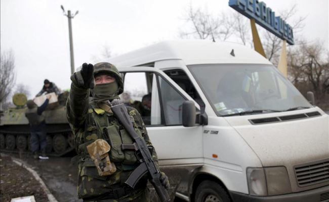 Ucrania repele avance rebelde a la espera de que EEUU le suministre armamento