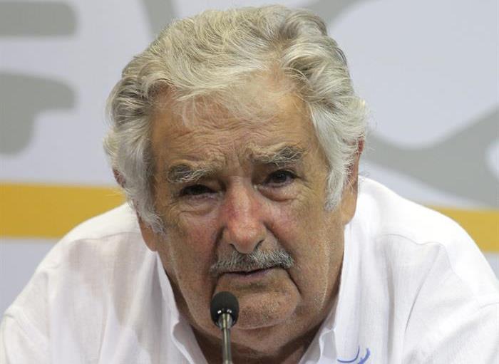 Mujica critica las injerencias extranjeras para derrocar gobiernos legítimos