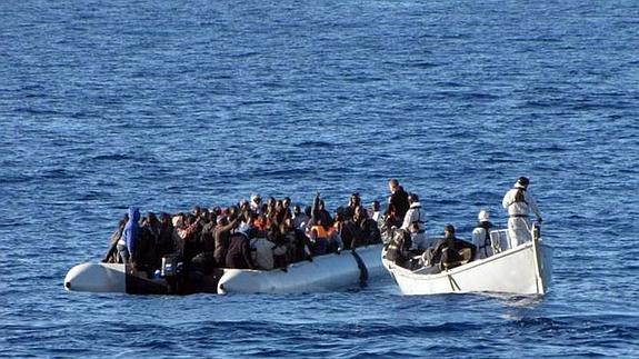 Sobrevivientes  aseguran que 200 inmigrantes murieron al sur de Sicilia