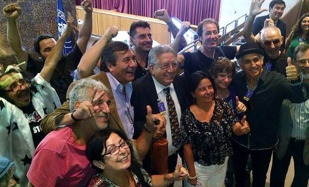 Artistas celebran aprobación de la ley del 20% de música chilena