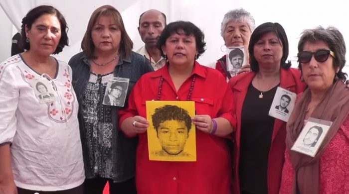 Chile solidariza con familiares de los 43 de Ayotzinapa a seis meses de su desaparición