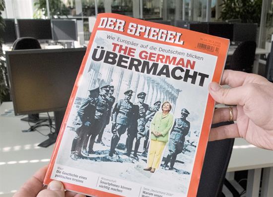 Una portada de «Spiegel» con Merkel entre nazis desata polémica mediática