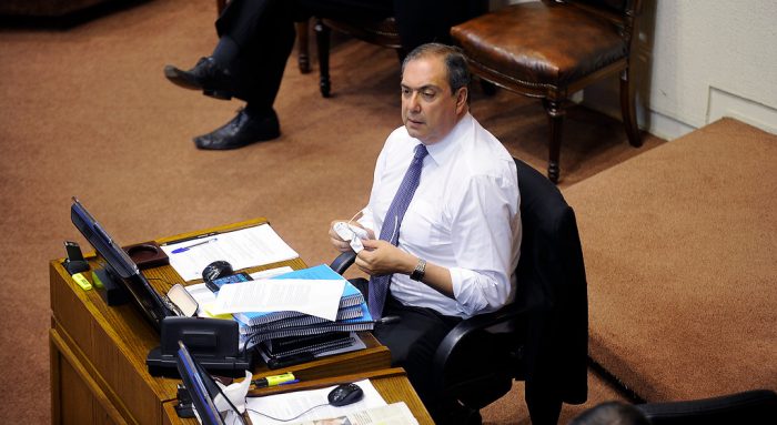 Senador Carlos Bianchi será formalizado por presunto arriendo irregular de su sede parlamentaria