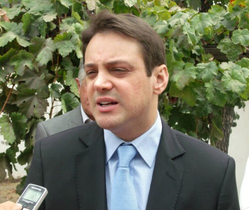 Diputado Rivas presentó proyecto de ley que permite a parlamentarios renunciar a su cargo