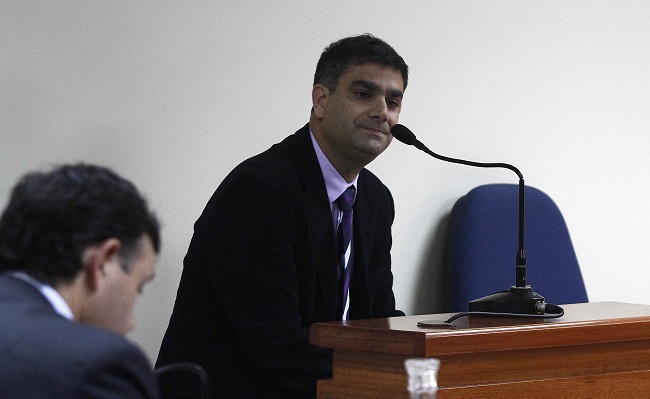 Conflictos de interés en Caso Penta obligan a Carlos Lavín a dejar conducción de programa financiero en radio Duna