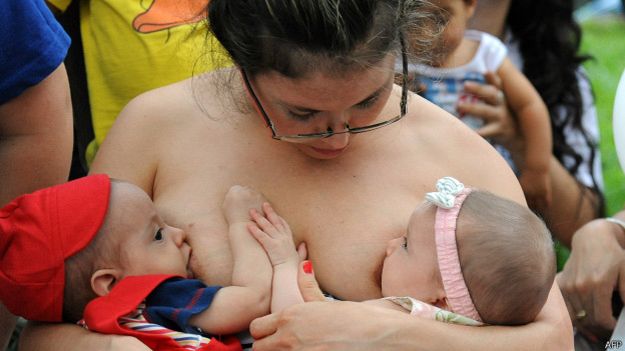La sorprendente historia de la mujer que amamantó al hijo de su mejor amiga