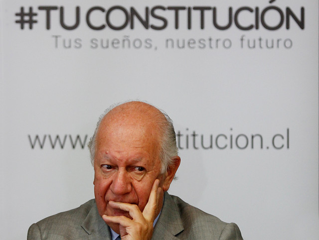 Lagos y su arremetida por una nueva Constitución: presentará libro que plasma el análisis de la academia sobre el tema