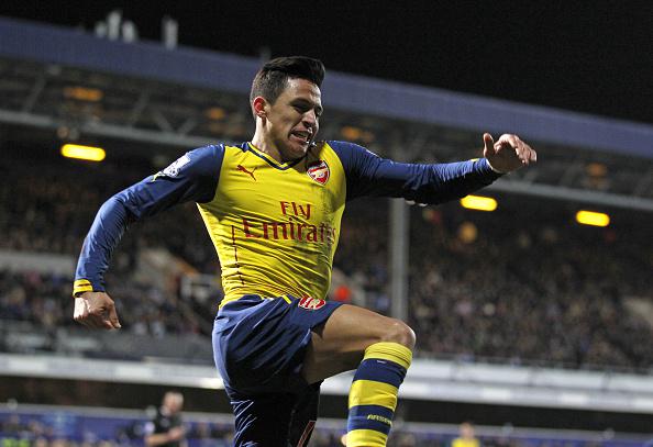 Alexis Sánchez se reencuentra con el gol y anota para dar el triunfo al Arsenal sobre el QPR