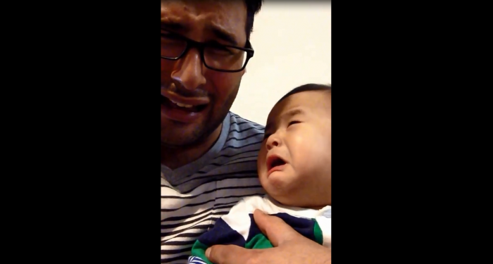 Video: El bebé empático se pone triste cuando ve a su papá llorar