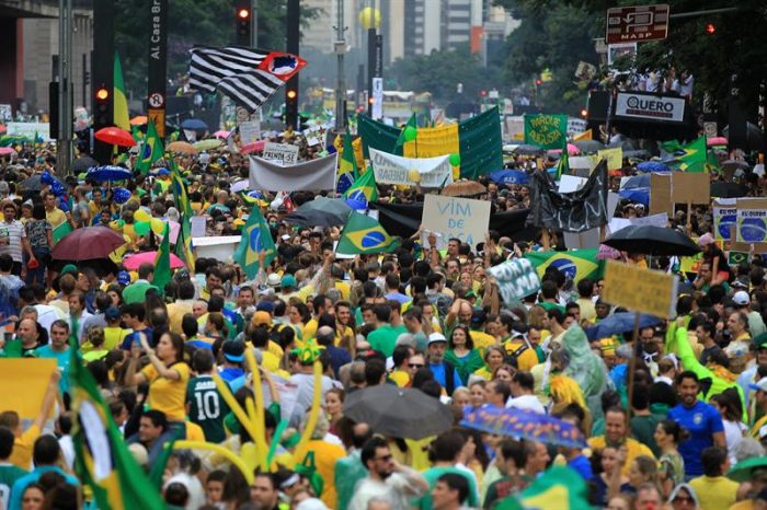 La oposición toma la calle en Brasil contra Rousseff, la corrupción y la crisis económica