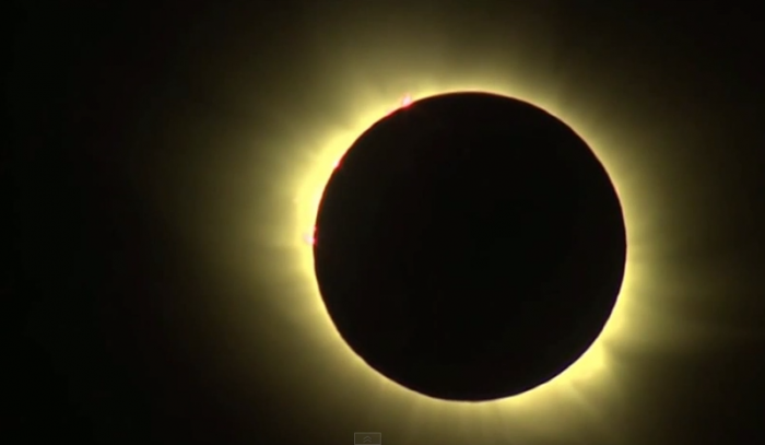 Video: Así se vio eclipse total de sol en el hemisferio norte