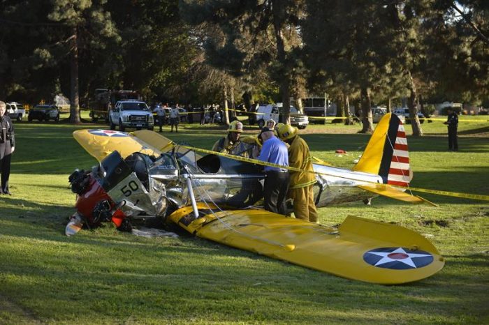 Harrison Ford, fuera de peligro tras estrellarse la avioneta que pilotaba