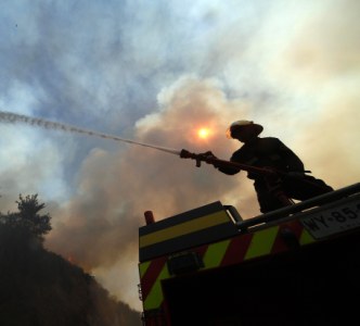 Incendio en Valparaíso se mantiene activo y ha consumido hasta el momento 560 hectáreas