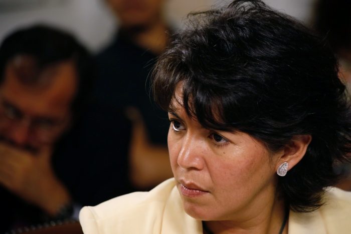 Yasna Provoste (DC) denuncia que intendente de Atacama sacó helicóptero de tareas de rescate «para hacer sobrevuelo»