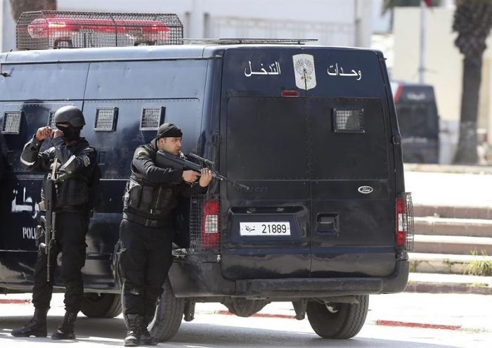 Ocho muertos, la mayoría turistas,  deja intento de asalto al Parlamento de Túnez