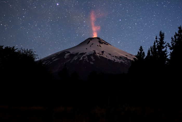 Sernageomin declara en alerta naranja al volcán Villarrica por aumento sostenido de actividad sísmica