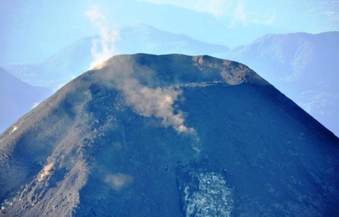 Suspenden clases «indefinidamente» por actividad del volcán Villarrica
