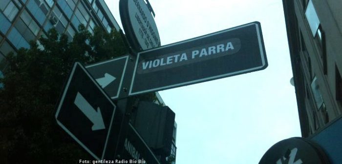 Rebautizaron como «Violeta Parra» la avenida O’Higgins de Concepción y terminaron detenidos