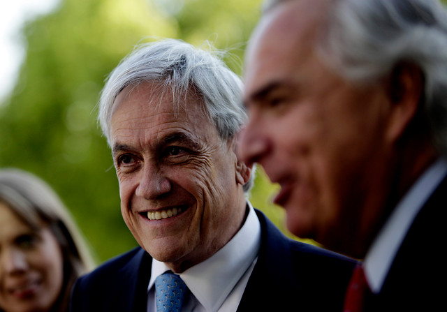 Gerente y vicepresidente de SQM cuestionan que  asesoría de empresa de Piñera en periodo de campaña se haya realizado