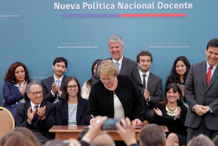Colegio de Profesores no asiste a firma del proyecto que busca subir el sueldo a los docentes
