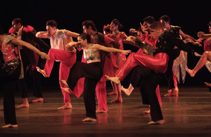 Lanzan libro sobre los 10 años del los Encuentros Universitarios de Danza Balmaceda Arte Joven