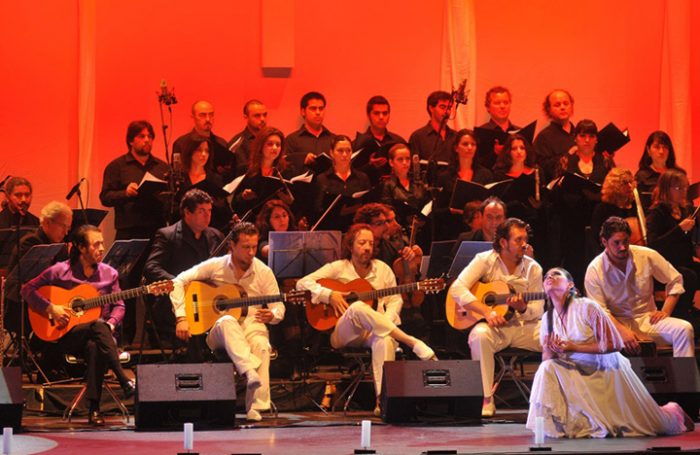 Palmas, taconeos y cantos: La clave gitana de la “La Misa Flamenca”