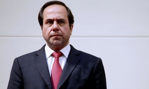 Ex Contralor General: «La gente está emputecida contra el poder político y también contra la gran empresa”