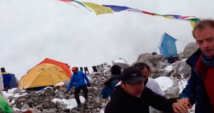 Video: Captan impactante avalancha en el Everest después del terremoto en Nepal
