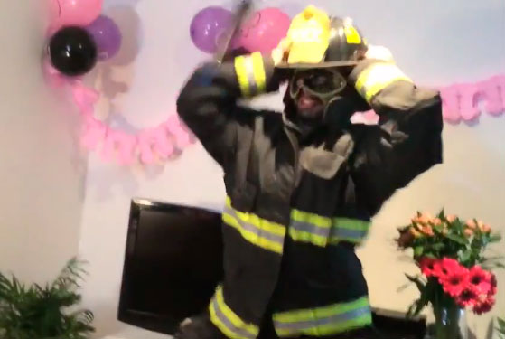 Video: #ElCuerpoDelBombero: la campaña viral que busca apoyo y financiamiento para bomberos de Santiago