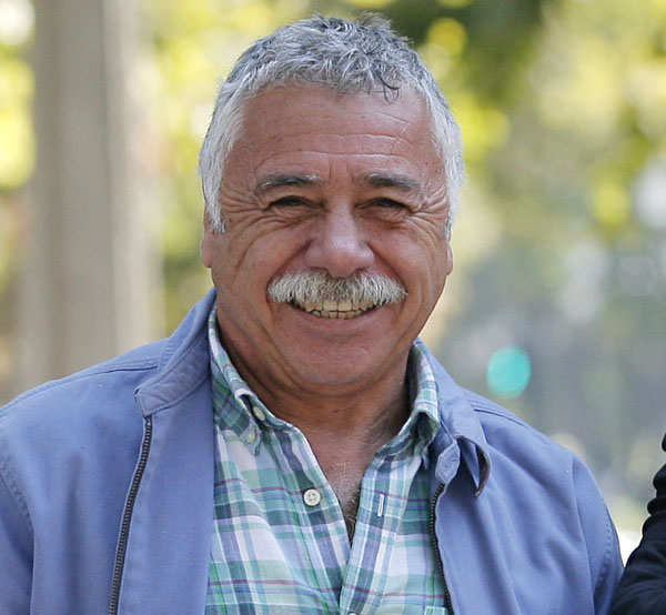 Ministerio de Relaciones Exteriores saca a Caszely como agregado de prensa en España, tras críticas al partido Podemos