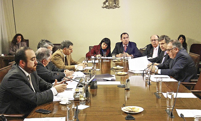 Boletas SQM y los nombres más complicados en la votación de Comisión Cascada