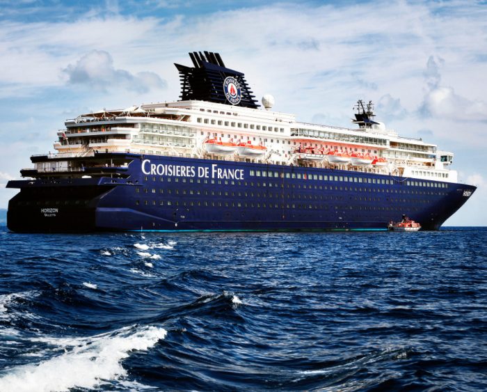 Buscan a pasajero que se cree cayó por la borda de un crucero en el Caribe