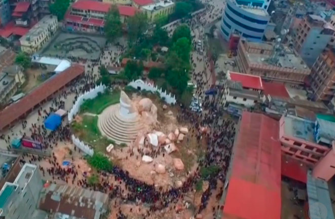 Video: Dron del ejército sobrevoló Katmandú y registró el desastre después del terremoto