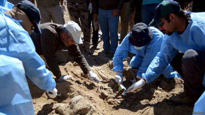 Irak: las fosas con 1.700 cadáveres en Tikrit que confirman el horror de Estado Islámico