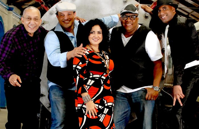Legendario grupo salsero cubano Los Van Van se presenta en Chile