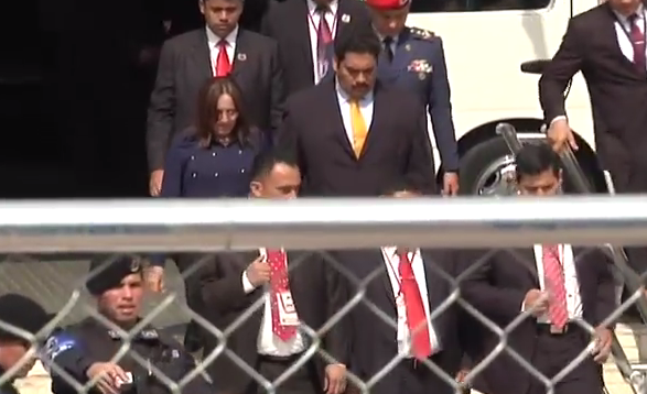 Video: Presidente Nicolás Maduro usó «dobles» de él y su esposa para despistar a la prensa