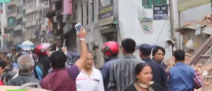 Video: Colapso social en las calles de Nepal tras terremoto