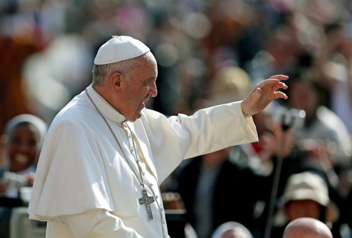 El Papa dice que eliminar las diferencias entre los sexos «es un paso atrás»